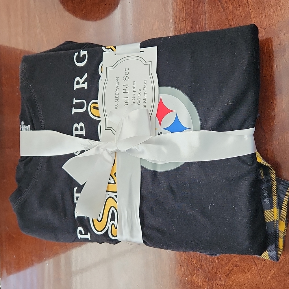 NWT Ladies Pittsburgh Steelers Flannel PJ Set